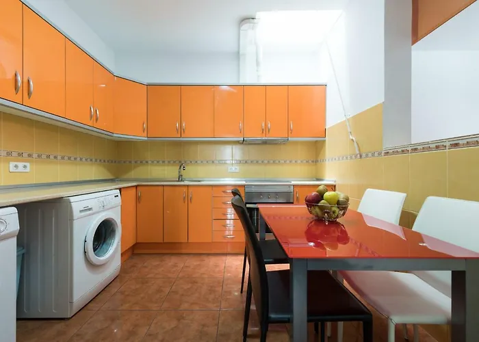 Private Solarium - 2Br House Near The Airport
