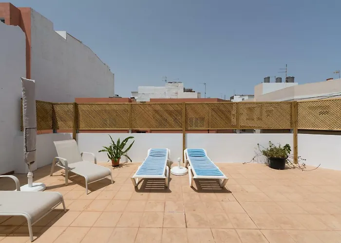 Private Solarium - 2Br House Near The Airport